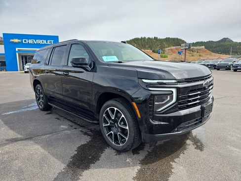 Used 2026 Chevrolet Suburban RST AWD/4WD image 4