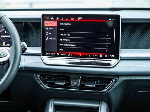 New 2026 Volkswagen Tiguan SE image 21