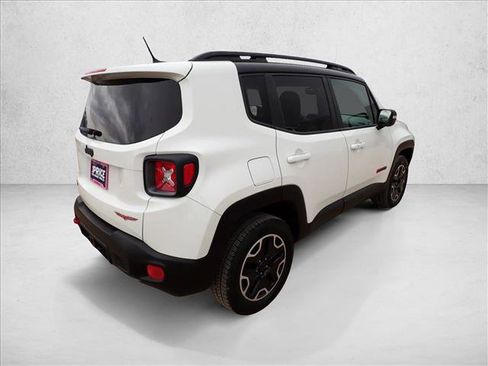 Used 2017 Jeep Renegade Trailhawk AWD/4WD image 4