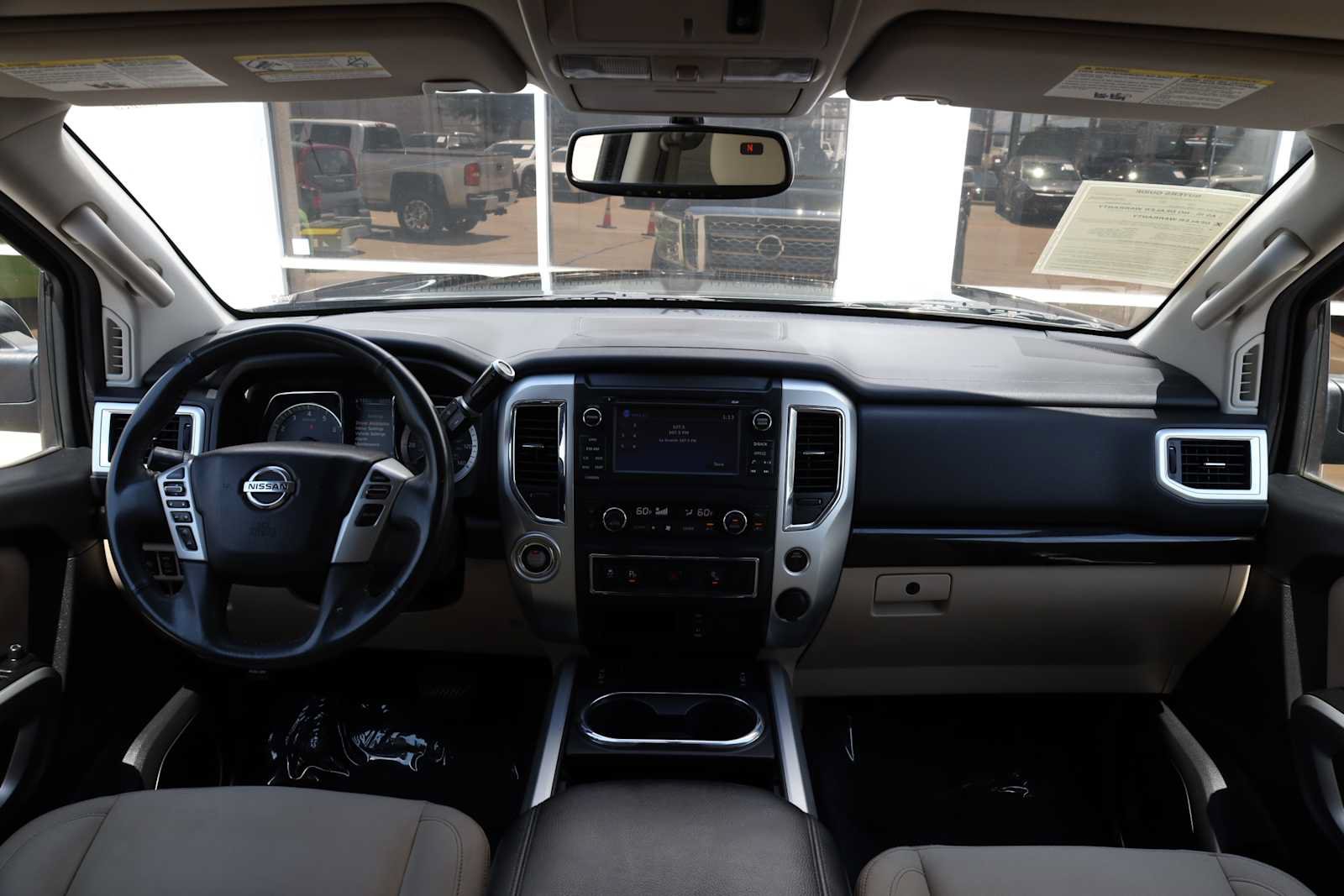 Used 2017 Nissan Titan SV RWD image 14
