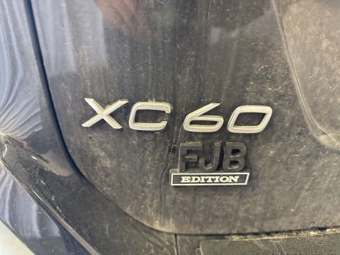 Used 2017 Volvo XC60 T6 R-Design w/ Climate Package image 11