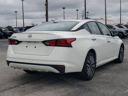 Used 2025 Nissan Altima 2.5 SV FWD image 15