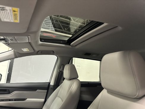 Used 2024 Honda Odyssey EX-L image 12