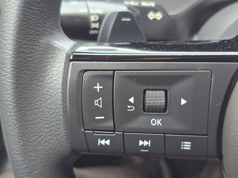 Used 2021 Nissan Rogue S image 14