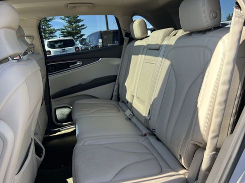 Used 2017 Lincoln MKX Reserve w/ Driver Assistance Package AWD/4WD image 25