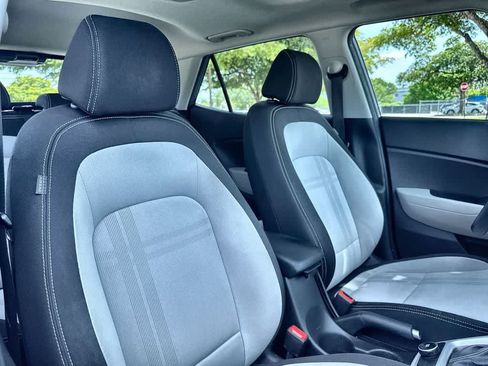Used 2024 Hyundai Venue SEL FWD image 27