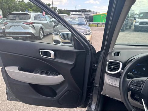 Used 2025 Hyundai Venue SEL FWD image 20
