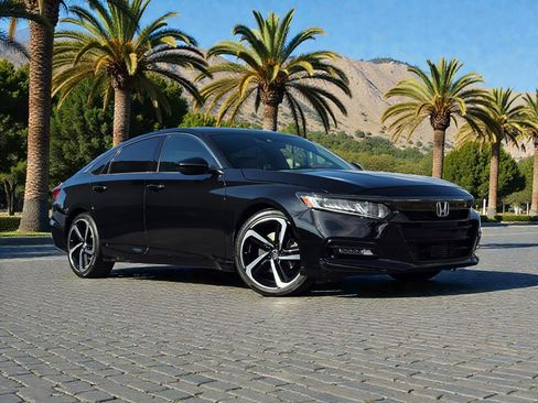 Used 2018 Honda Accord Sport image 2
