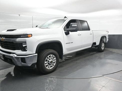 Used 2025 Chevrolet Silverado 2500 LT w/ Convenience Package AWD/4WD image 10