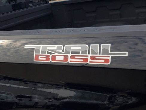 Used 2020 Chevrolet Silverado 1500 LT Trail Boss w/ Midnight Edition image 5