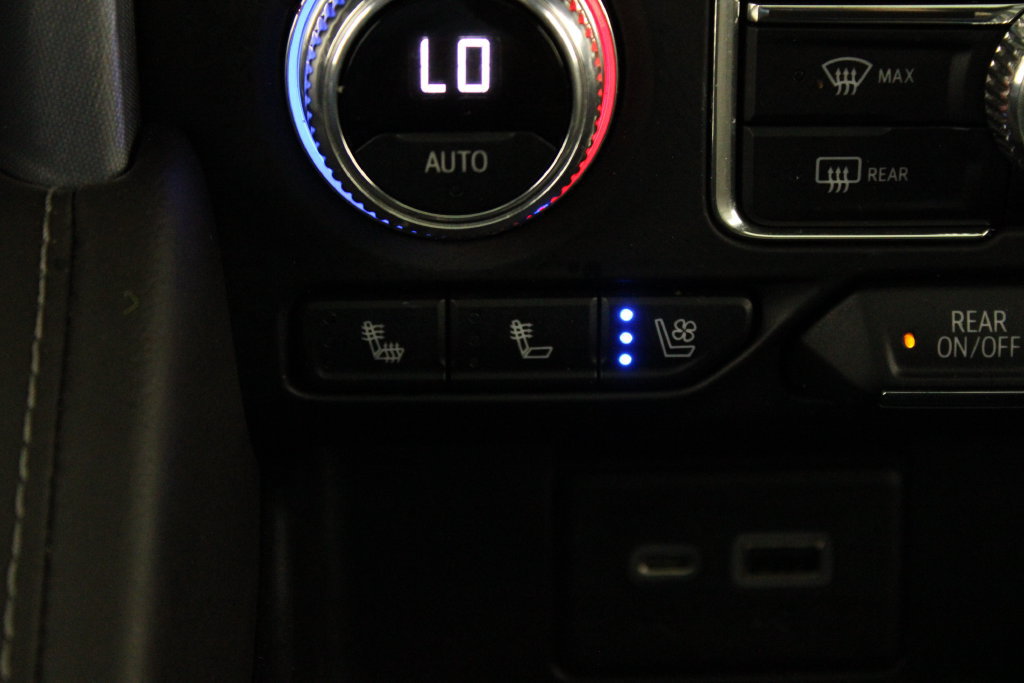 Used 2022 GMC Yukon SLT w/ SLT Premium Package AWD/4WD image 31