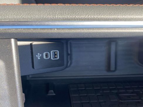 Used 2025 Ford Expedition Active image 26