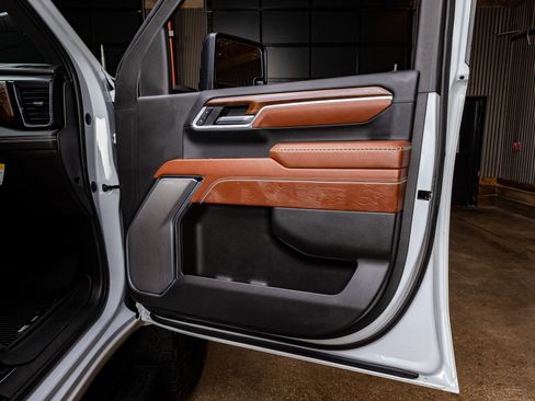 Used 2024 GMC Sierra 3500 Denali Ultimate image 36