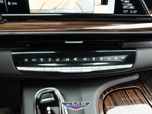Used 2022 Cadillac Escalade ESV Premium Luxury image 35