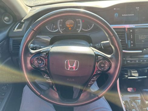 Used 2017 Honda Accord Touring image 19
