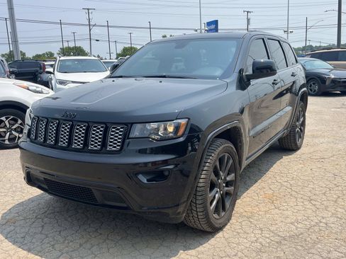 Used 2021 Jeep Grand Cherokee Laredo X AWD/4WD image 3