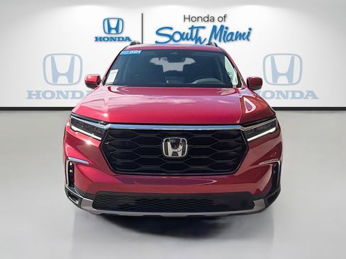Certified 2024 Honda Pilot Touring image 2
