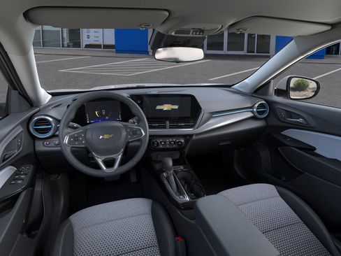 New 2025 Chevrolet Trax LT w/ Driver Confidence Package image 39