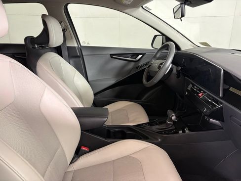 Used 2024 Kia Niro EX FWD image 14