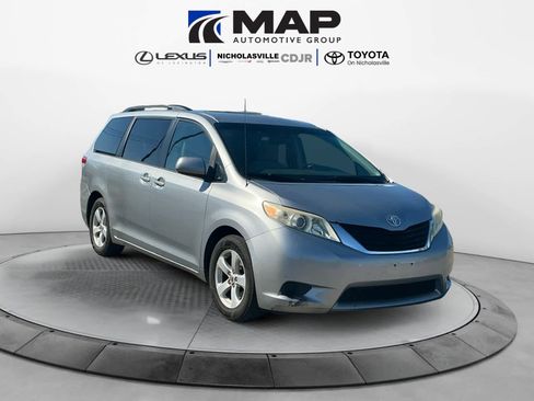 Used 2013 Toyota Sienna LE FWD image 7