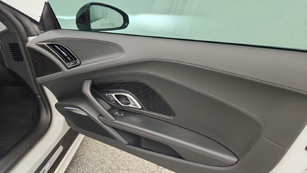 Used 2018 Audi R8 V10 RWD image 28