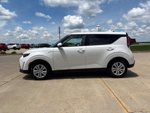 Used 2025 Kia Soul LX FWD image 6