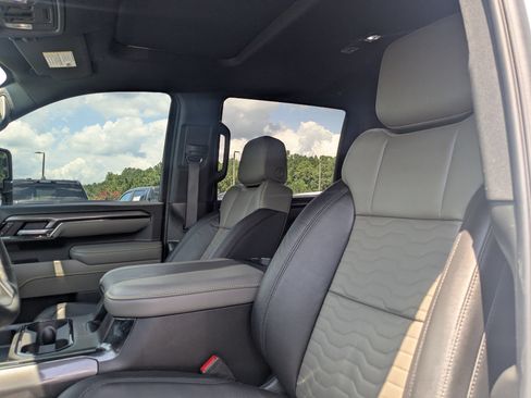 Used 2025 Chevrolet Silverado 2500 ZR2 w/ Technology Package AWD/4WD image 15