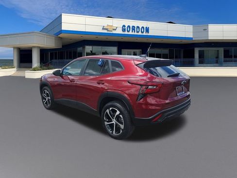 Used 2025 Chevrolet Trax RS FWD image 3
