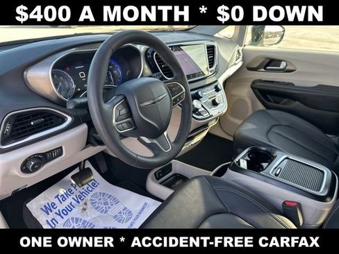Used 2024 Chrysler Pacifica Touring-L image 10