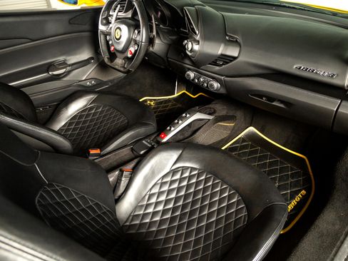 Used 2016 Ferrari 488 GTB image 13