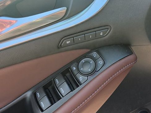 Used 2021 Buick Enclave Avenir w/ Avenir Technology Package AWD/4WD image 16