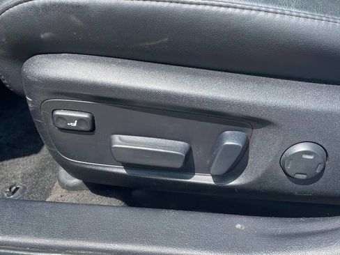 Used 2013 Toyota Avalon Limited image 19