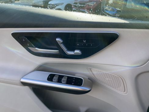 Used 2025 Mercedes-Benz GLC 300 4MATIC image 14