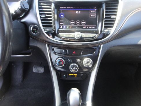 Used 2021 Chevrolet Trax LT w/ Driver Confidence Package AWD/4WD image 10