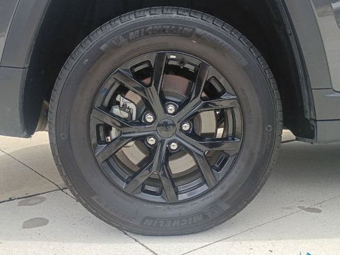 Used 2025 Jeep Grand Cherokee L Altitude RWD image 25