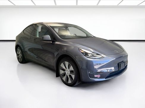 Used 2022 Tesla Model Y Long Range AWD/4WD image 3