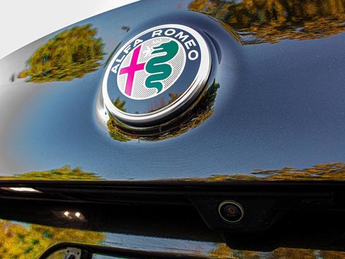 Used 2022 Alfa Romeo Giulia Veloce AWD/4WD image 39