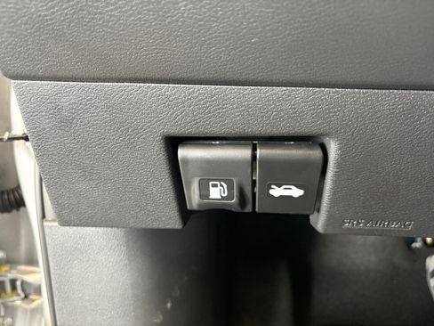 New 2025 Nissan Versa SR image 24