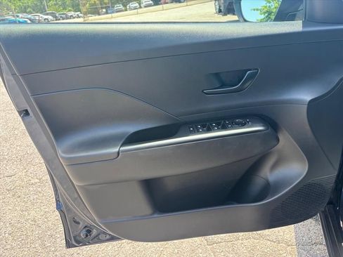 Used 2025 Hyundai Kona SEL FWD image 9
