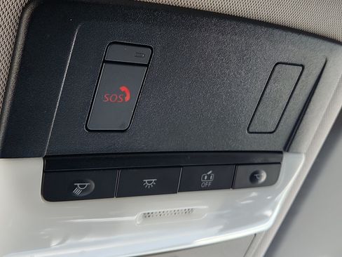 Used 2025 Nissan Rogue SV FWD image 16