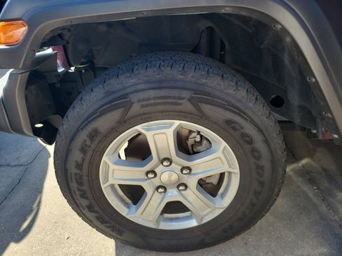 Used 2021 Jeep Wrangler Unlimited Sport image 4