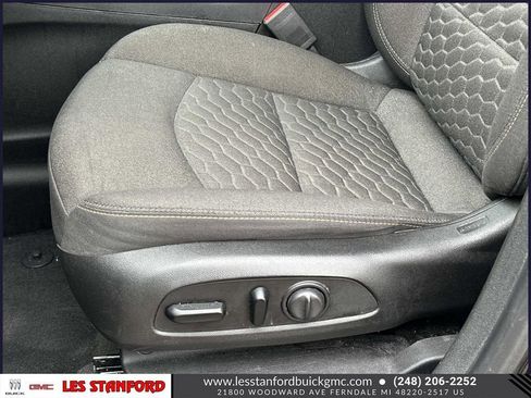 Used 2019 Chevrolet Equinox LT image 18