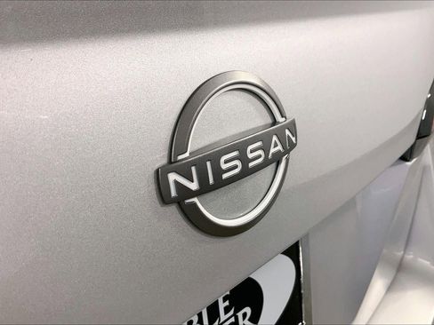 Used 2025 Nissan Versa SV FWD image 29