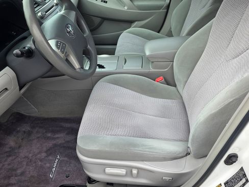 Used 2011 Toyota Camry LE image 13