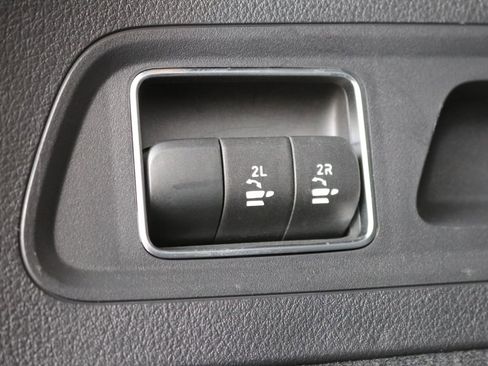 Used 2025 Mercedes-Benz GLS 450 4MATIC image 32