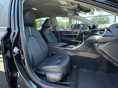 Used 2023 Toyota Camry SE FWD image 9