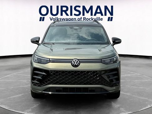 Used 2025 Volkswagen Tiguan SE R-Line FWD image 8