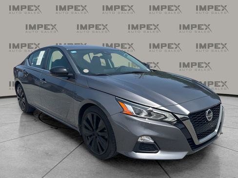 Used 2021 Nissan Altima 2.5 SR w/ SR Premium Package FWD image 4