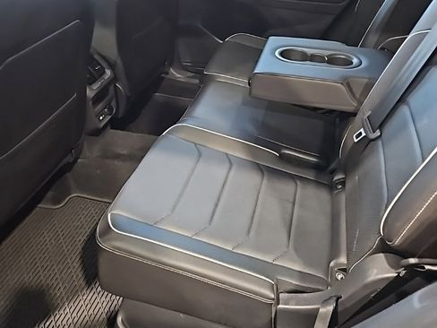 Used 2024 Volkswagen Tiguan SEL R-Line image 23