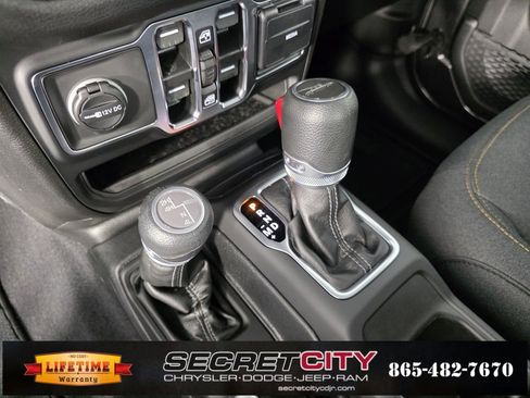 New 2025 Jeep Gladiator Sport image 24